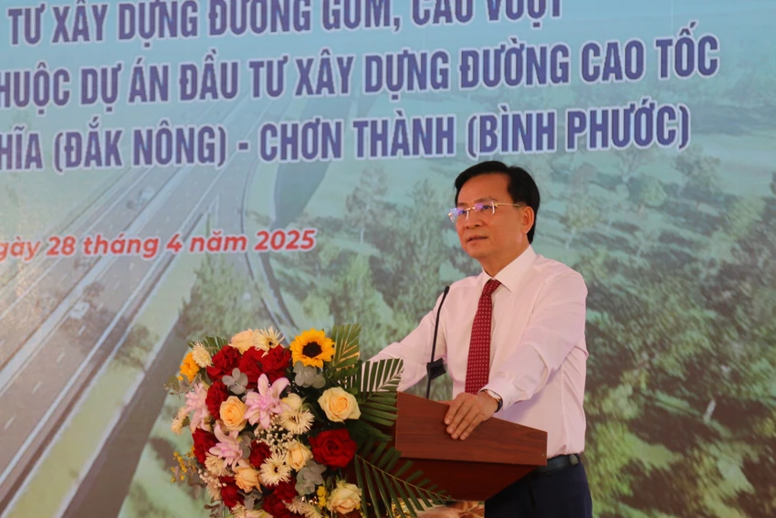 Ông Hồ Văn Mười, Chủ tịch UBND tỉnh Đắk Nông phát biểu tại buổi lễ. Ảnh: NS cao tốc Gia Nghĩa - Chơn Thành.JPG