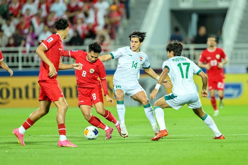 Iraq thể hiện rất nhàn nhã cũng thắng Indonesia 2-0 ngay tại chảo lửa Bung Karno. Ảnh: CTP Iraq-Indo.jpg