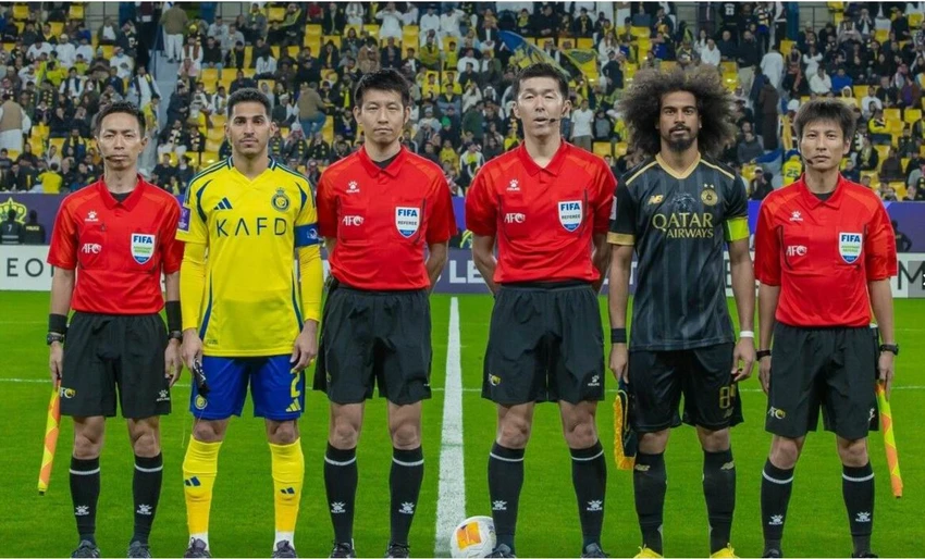 Cầu thủ xuất sắc nhất châu Á 2023, tiền đạo Akram Afif (phải) là đội trưởng CLB Al Sadd. Ảnh:AFC Bai-Tuong- Park- Hang-seo-1.jpg