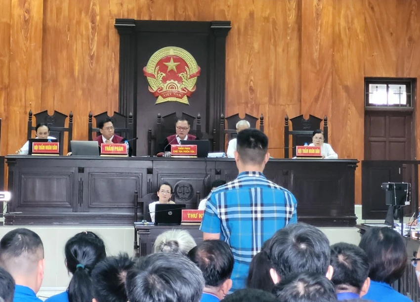 Phiên tòa tạm dừng để triệu tập thêm người liên quan. Ảnh: H.N Than.jpg