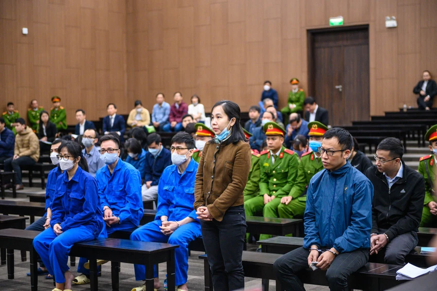 Siêu lừa Hà Thành trong phiên toà. Ảnh: CTV 333010449_239619748460042_1556617740158563_n.jpg