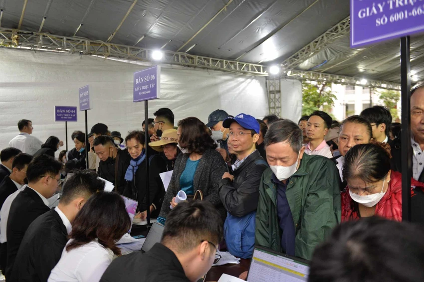 TAND TP Hà Nội bố trí hội trường và nhà bạt có kết nối với phòng xử chính để các nhà đầu tư tham gia phiên tòa thông suốt. Ảnh: T.T 95963d36-df15-4d36-910e-da5a7bfa4e21.jpg