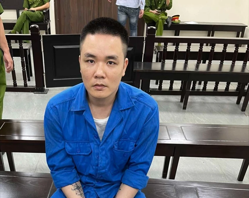 Bị cáo tại phiên tòa. Ảnh: CTV Thẻ tín dụng.jpg
