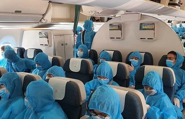 Vụ án chuyến bay giải cứu giai đoạn 2 có 17 bị cáo. Ảnh: CTV chuyến bay giải cứu covid.jpg