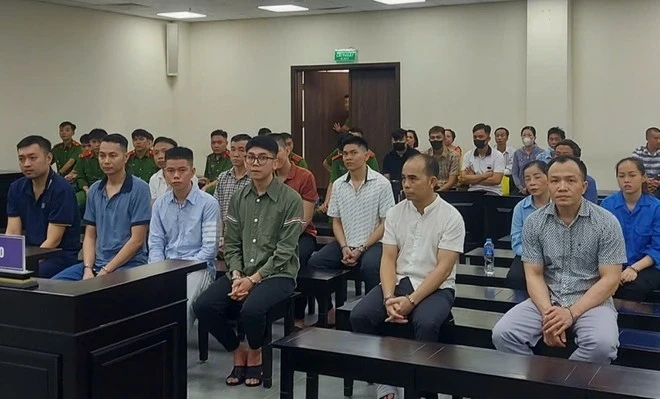 Các bị cáo tại phiên tòa sơ thẩm. Ảnh: Hoàng Huy bị cáo vụ chạy án ông trùm hóa đơn.jpg