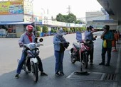 Người dân miền Tây vội vã về quê nghỉ lễ 30-4 ảnh 9 Tết Dương lịch 2021 đến Bến xe miền Tây không lo ùn tắc