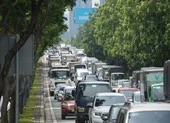 Chùm ảnh: Nhiều tuyến đường ùn tắc nghiêm trọng ảnh 10 Kẹt xe trùng trùng ở khu vực Cát Lái