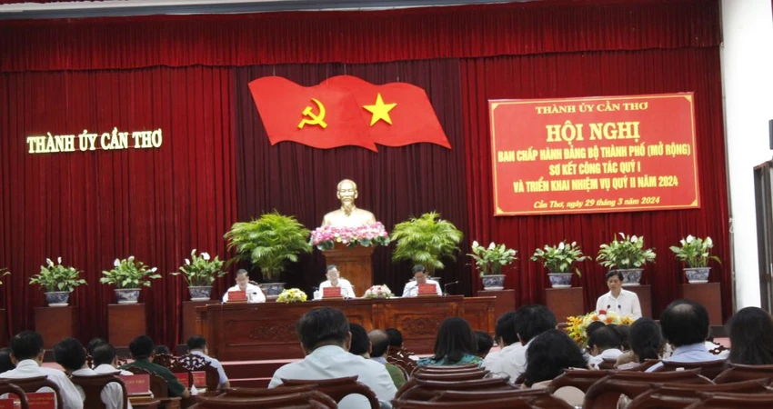 Quang cảnh hội nghị Ban Chấp hành Đảng bộ TP Cần Thơ (mở rộng) ngày 29-3. Ảnh: NHẪN NAM hoi-nghi-thanh-uy-can-tho.JPG