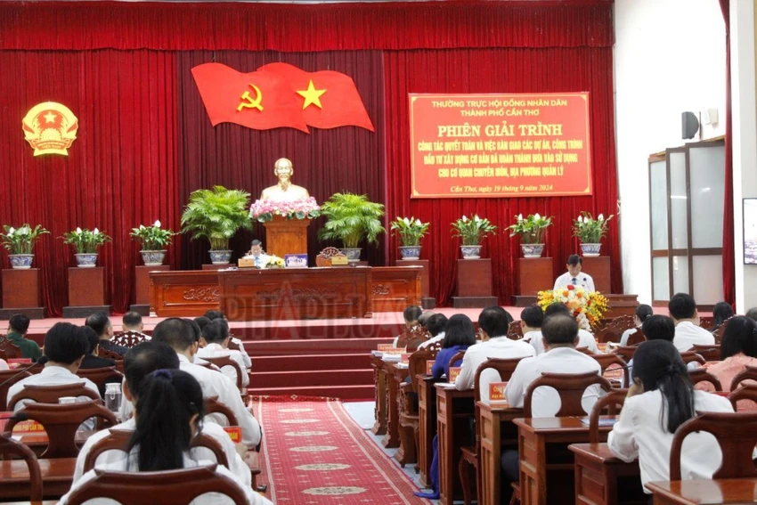 Phiên giải trình ngày 19-9 do Thường trực HĐND TP Cần Thơ tổ chức. Ảnh: NHẪN NAM HĐND TP Cần Thơ