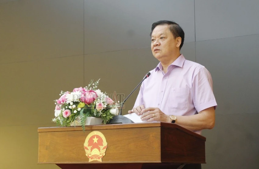 Phó Chủ tịch Thường trực UBND TP Cần Thơ Dương Tấn Hiển phát biểu chỉ đạo tại cuộc họp. Ảnh: NHẪN NAM Phó Chủ tịch Thường trực UBND TP Cần Thơ Dương Tấn Hiển