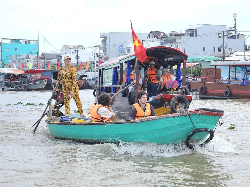 Chợ nổi Cái Răng ở TP Cần Thơ là một điểm đến du lịch được nhiều du khách lựa chọn. Ảnh: HH du-lich-duong-song-2.jpg