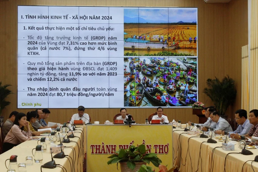 Đại biểu tại TP Cần Thơ tham dự hội nghị bằng hình thức trực tuyến. Ảnh: NHẪN NAM pho-thu-tuong-le-thanh-long-3.JPG