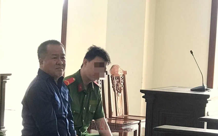 Bị án Phan Bá Tòng ra tòa ngày 10-1. Ảnh: NHẪN NAM Nguyên giám đốc công ty Thiên Mã Phan Bá Tòng, Tòng Thiên Mã