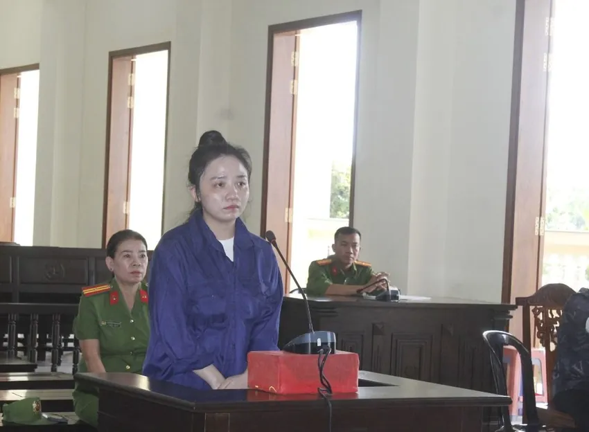 Giả mạo giám đốc công an tỉnh lừa lấy của bạn gần 1 tỉ