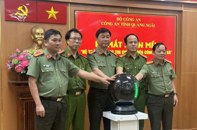 Ban Thường vụ Đảng ủy, Lãnh đạo Công an tỉnh nhấn nút khai trương ra mắt phần mềm Hệ thống thông tin, chỉ huy từ Công an cấp tỉnh đến Công an cấp xã. 2-cong-an-tinh-quang-ngai.jpg