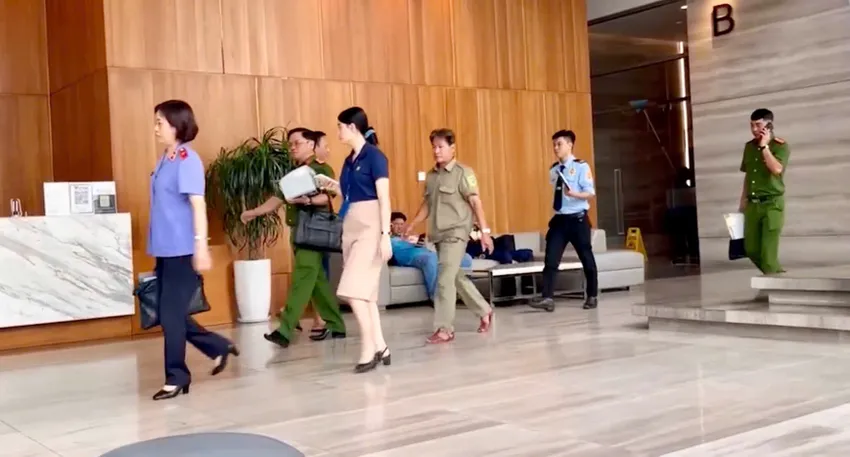 Khám xét nơi ở của Nguyễn Thúc Thùy Tiên