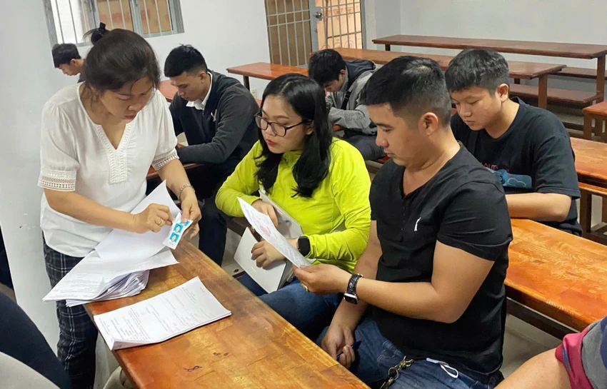 Học viên nên đến đăng ký trực tiếp tại trung tâm, cơ sở đào tạo lái xe ô tô uy tín, không thông qua "cò mồi". Ảnh: TRƯỜNG GIANG. lừa đảo thi bằng lái ô tô