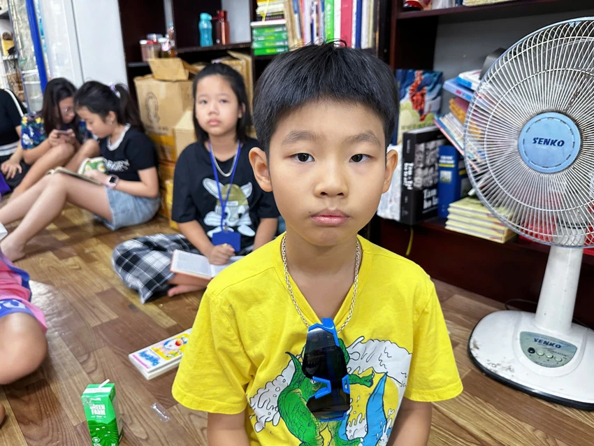 Em Đức Vinh chia sẻ sau khi nghe hướng dẫn cách phòng tránh bạo lực học đường cảm thấy rất ý nghĩa, em học được rất nhiều điều như sẽ tìm người lớn để chia sẻ thay vì im lặng chịu đựng, lên tiếng khi bị bạo lực học đường. ung-xu-dung-voi-bao-luc-hoc-duong-.jpg