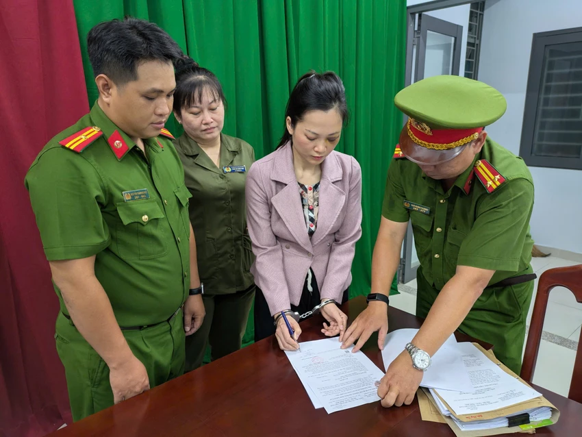 Công an tạm giữ hình sự đối với bà Nguyễn Thị Tuyết Chinh. Ảnh: CA gây rối trật tự công cộng