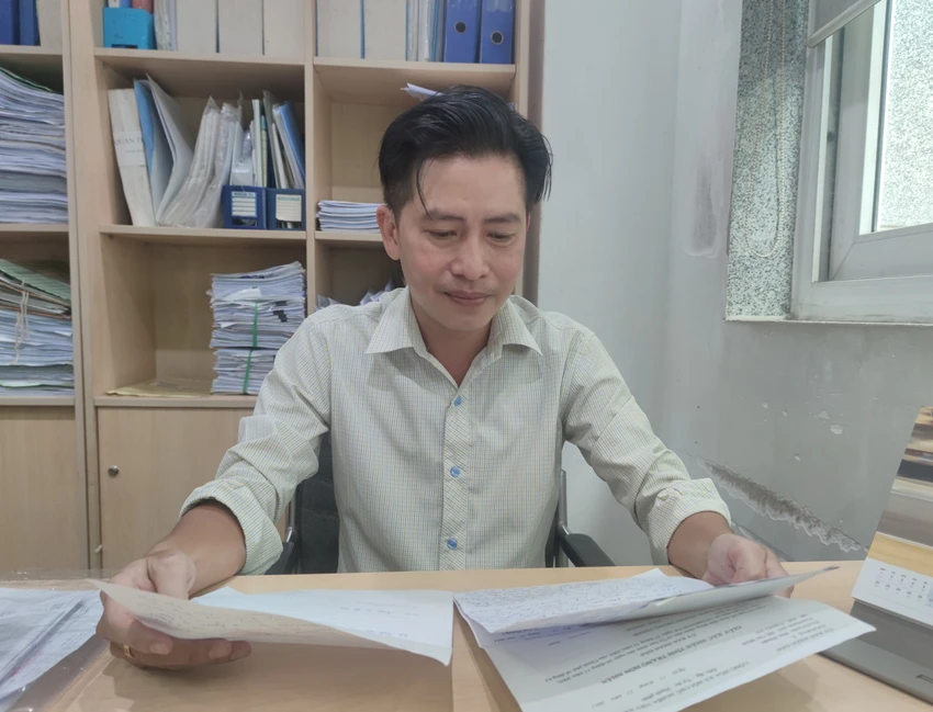 Anh Thành mong được cấp giấy xác nhận tình trạng độc thân để được đăng ký kết hôn. Ảnh: NGUYỄN HIỀN xác nhận độc thân
