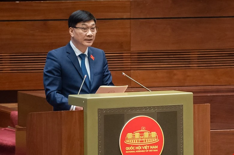 Chủ nhiệm Ủy ban Kinh tế Vũ Hồng Thanh trình bày báo cáo giải trình, tiếp thu, chỉnh lý dự thảo Luật Đất đai. Ảnh: QH P6-ANHBOX-DIEMMOI.png