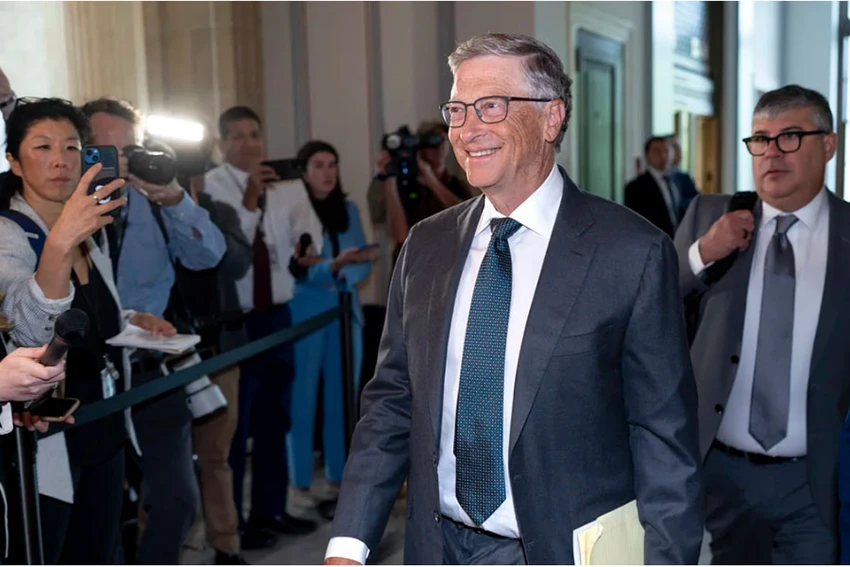 Người sáng lập Microsoft - tỉ phú Bill Gates đến trụ sở Quốc hội Mỹ tham dự “Diễn đàn chuyên sâu AI” ngày 13-9. Ảnh: AP P19-bai-chinh-Trang-Quoc-te.jpg