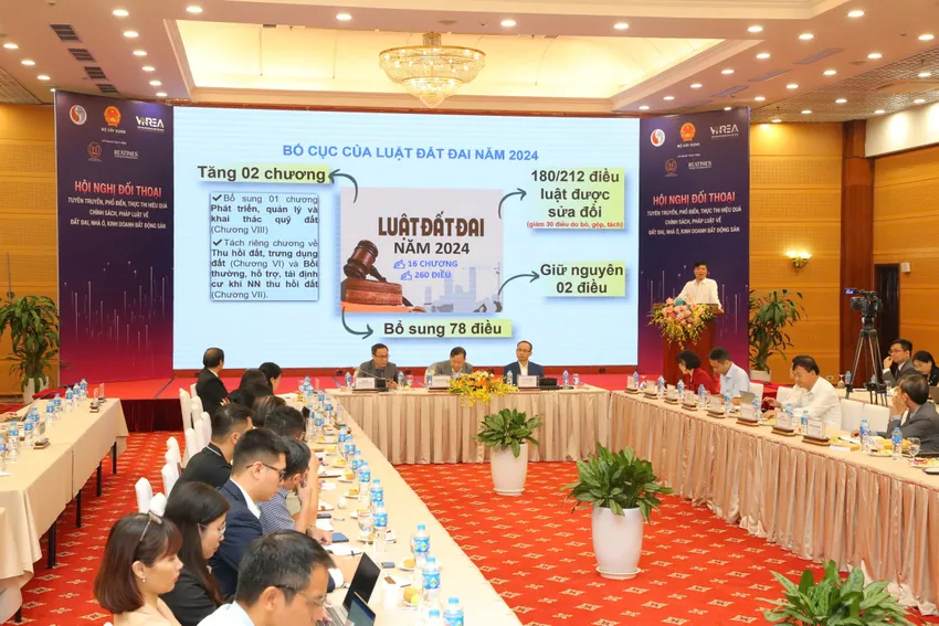 Toàn cảnh Hội nghị đối thoại áp dụng hiệu quả Luật Đất đai, và các văn bản hướng dẫn thi hành vào thực tiễn hoạt động của doanh nghiệp bất động sản diễn ra sáng ngày 15-10. luat-dat-dai-toan-canh.jpg