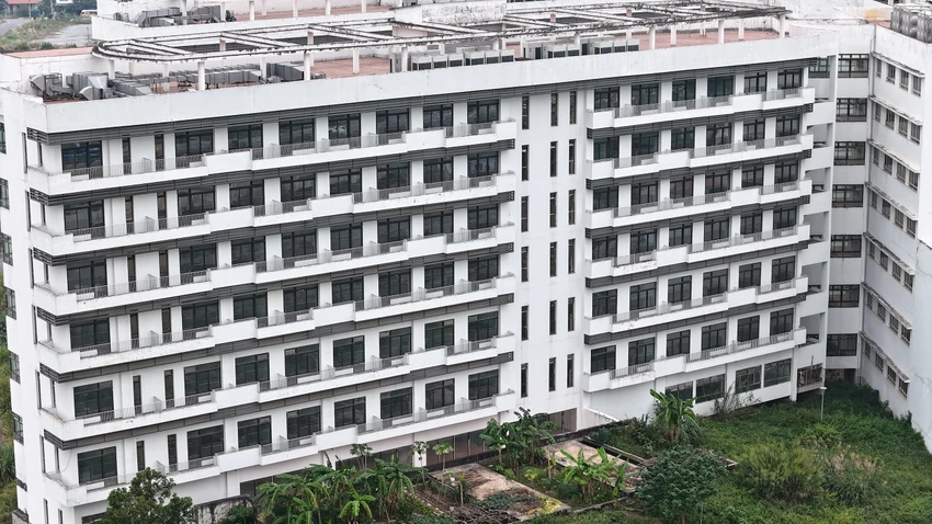 Nhiều phòng điều trị của bệnh viện Bạch Mai cơ sở 2 hoàn thành từ năm 2018 nhưng cho đến nay vẫn chưa một lần đón bệnh nhân về điều trị, trong khi cơ sở chính tại Hà Nội của bệnh viện này thường xuyên quá tải. Ảnh: TRỌNG PHÚ benh-vien-bo-hoang-BM7.JPG