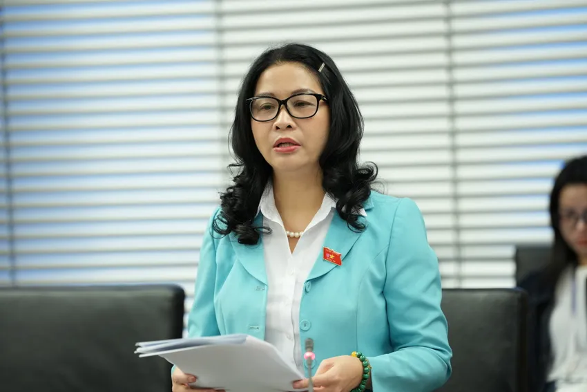 Đại biểu Nguyễn Thị Lan phát biểu tại thảo luận tổ ngày 3-11. Ảnh: TRỌNG PHÚ nguyen-thi-lan.JPG