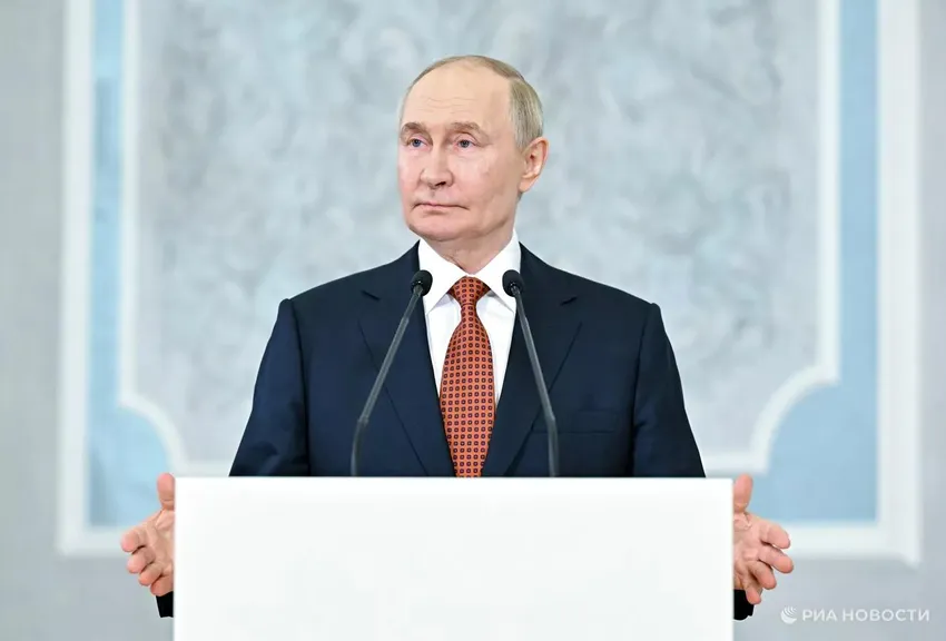 Tổng thống Nga Vladimir Putin trong buổi họp báo tổng kết hội nghị thượng đỉnh EAEU tại Minsk (Belarus) hôm 27-6. Ảnh: RIA NOVOSTI Ông Putin nói trò chơi một chiều đã kết thúc, phương Tây cứ việc tăng chi tiêu quốc phòng.jpg