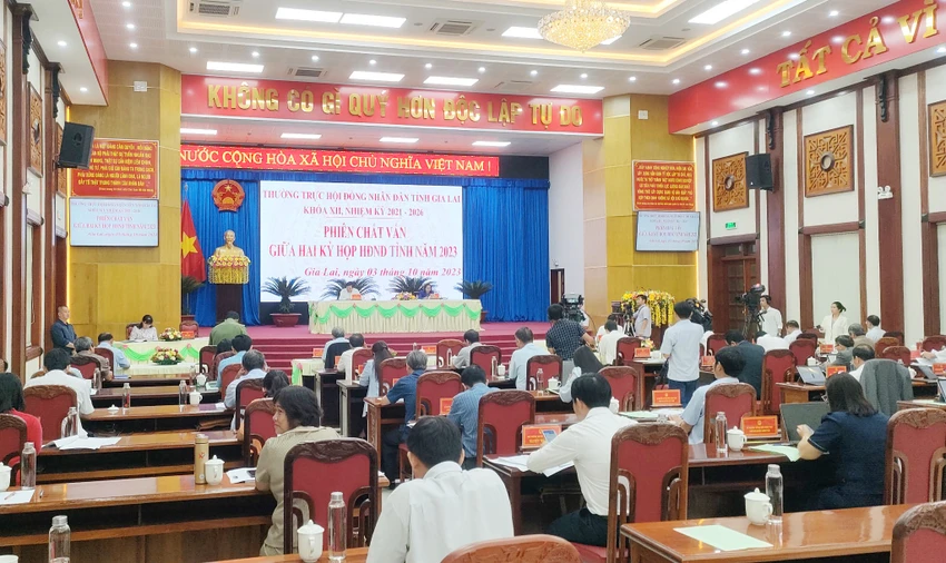 HĐND tỉnh Gia Lai tổ chức phiên chất vấn các vấn đề cấp thiết trên địa bàn. Ảnh: LK. Toan-canh-phien -chat-van-HDND-tinh-Gia-Lai 1.jpg