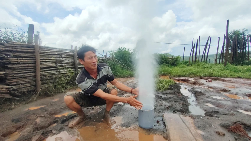 Liên đoàn nhận định hiện tượng này có khả năng do khoan giếng chạm đến túi khí trong lòng đất. Ảnh: LK. Gieng-khoan-pjun-nuoc-hien-tuong-la 4.jpg