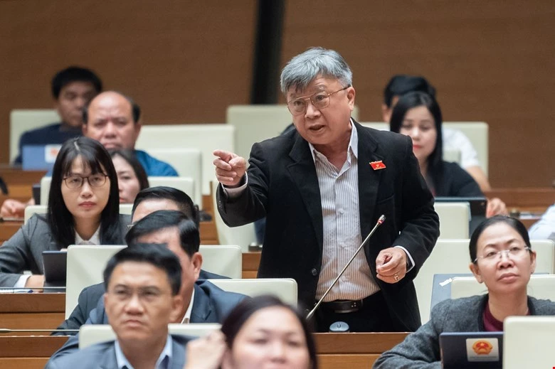 ĐBQH Trương Trọng Nghĩa góp ý cho dự án Luật Tổ chức TAND (sửa đổi) tại Quốc hội chiều 22-11-2023. Ảnh: PHẠM THẮNG ĐBQH-Truong-Trong-Nghia-gop-y-Luat-To-chuc-TAND-sua-doi.jpeg