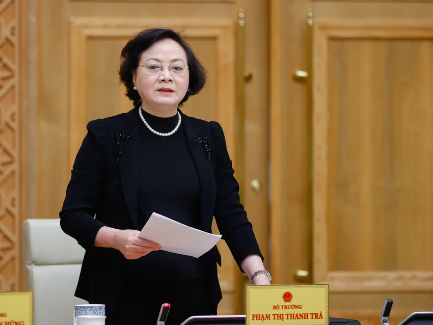 Bộ trưởng Nội vụ Phạm Thị Thanh Trà báo cáo tại hội nghị. Ảnh: NHẬT BẮC Bo-truong-Noi-vu-Pham-Thi-Thanh-Tra-bao-cao-tai-phien-hop.jpg