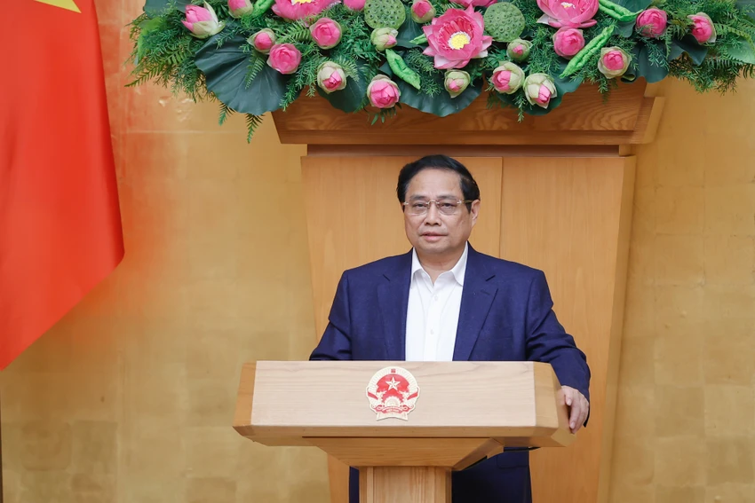 Thủ tướng Phạm Minh Chính chủ trì Hội nghị của Chính phủ quán triệt, triển khai về tổng kết việc thực hiện Nghị quyết 18 sáng 4-12. Ảnh: NHẬT BẮC Thu-tuong-Pham-Minh-Chinh-hop-ve-tinh-gon-bo-may-Chinh-phu.jpg
