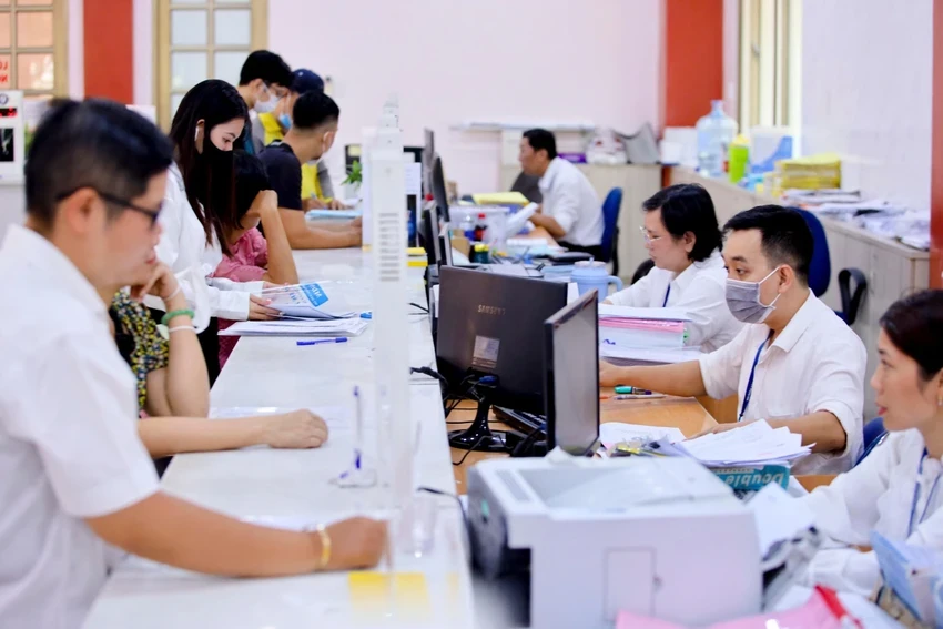 Ước tính có hơn 11.000 người dôi dư sau sắp xếp cấp xã tại TP.HCM. Ảnh: NGUYỆT NHI nguoi-doi-du-khi-sap-xep-bo-may.jpg