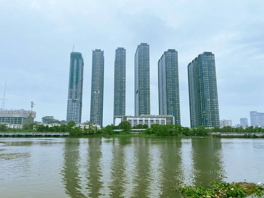 Các hoạt động du lịch, thể thao trên sông Sài Gòn. Ảnh: HOÀNG HIẾU - THU TRINH 50-Anh03.jpg