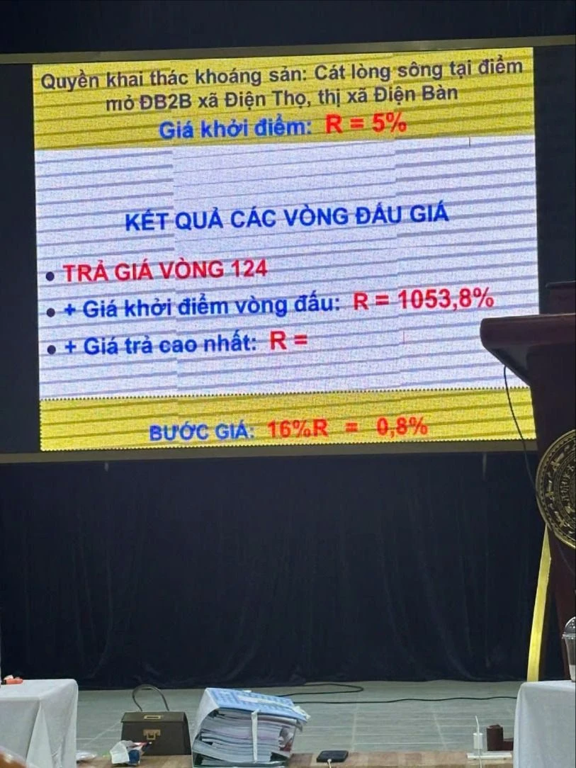 Cuộc đấu giá kéo dài 20 tiếng đồng hồ, từ 1,2 tỉ ban đầu, doanh nghiệp trúng đấu giá 370 tỉ. Ảnh: CTV Cuộc đấu giá kéo dài 20 tiếng đồng hồ, từ 1,2 tỉ ban đầu, doanh nghiệp trúng đấu giá 370 tỉ. Ảnh: CTV