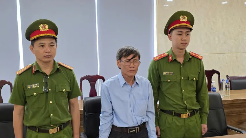 Cựu nhân viên đăng ký đất đai giả chữ ký lãnh đạo, chiếm đoạt tiền người dân