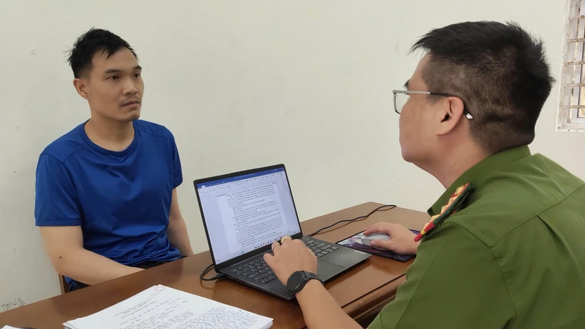 Hiền mượn xe máy của bạn gái đi cướp giật tiệm vàng. Ảnh: CA muon-xe-may-ban-gai-cuop-giat-tiem-vang-1.jpeg