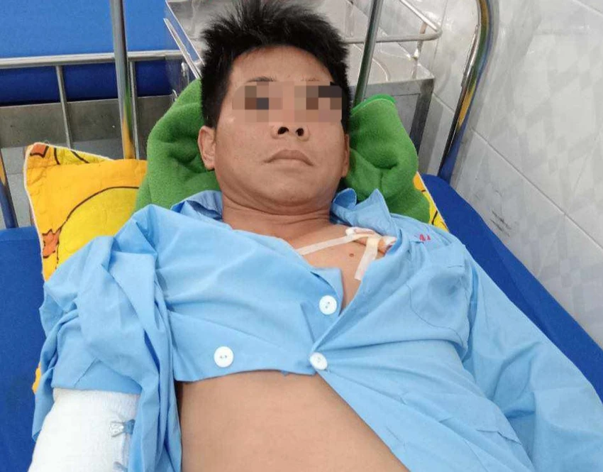 Ông Tam bị chó Becgie của gia đình cắn phải nhập viện. Ảnh: B.V Chó Becgie.jpg
