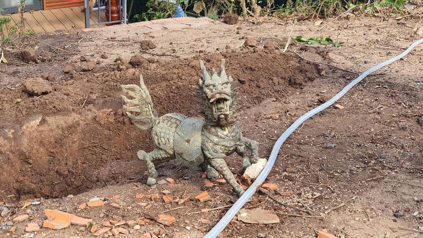 Con nghê ông Tuấn chôn dưới đất để lừa người tu tập. Ảnh: S.Đ tu tập thành tiên.jpg