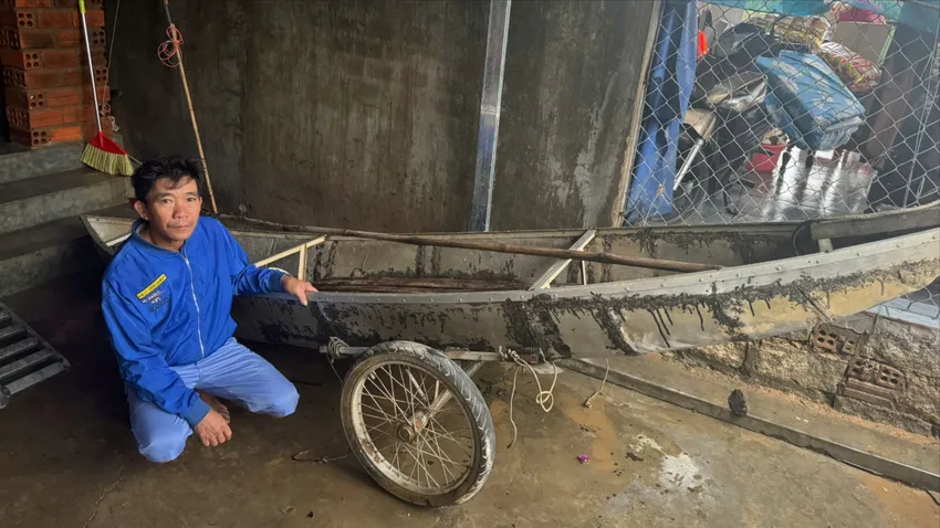 Những bàn tay trần cứu hàng trăm người trong “đêm trắng” lũ dữ - Ảnh 1. Những bàn tay trần cứu hàng trăm người trong “đêm trắng” lũ dữ - Ảnh 1.