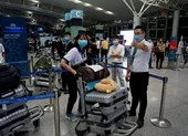 Bay quốc tế: Từ chối hành khách thân nhiệt vượt quá 37,5 độ C ảnh 2 Cận cảnh chuyến bay quốc tế thương mại đầu tiên