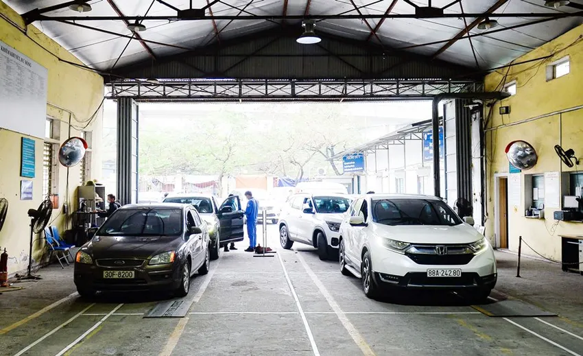 Cục Đăng kiểm ra thông báo mới về đăng kiểm ô tô ảnh 1 Cục Đăng kiểm yêu cầu không được từ chối đăng kiểm xe cải tạo. Ảnh: V.LONG