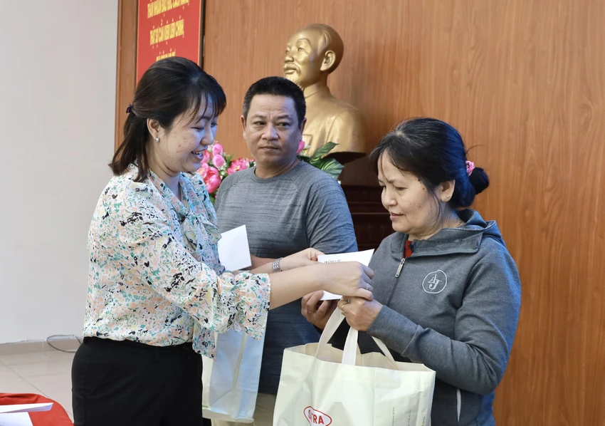 Chính sách đặc thù 10 đối tượng không thuộc diện hưởng trợ cấp xã hội theo Nghị định 20/2021 sẽ được hưởng chính sách đặc thù tại TP.HCM chinh sach dac thu.jfif