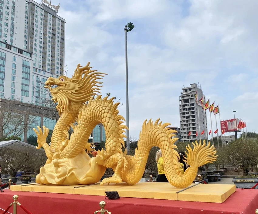 Dân mạng trầm trồ với linh vật rồng ở Phú Thọ. Ảnh: XUÂN NGUYỄN rong Phú Thọ.jpg