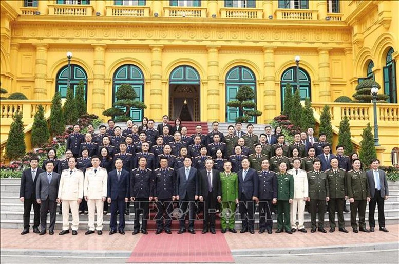 Chủ tịch nước Lương Cường và các đại biểu tại lễ công bố và trao quyết định - Ảnh: TTXVN nhan su Vien kiem sat NDTC.jpg