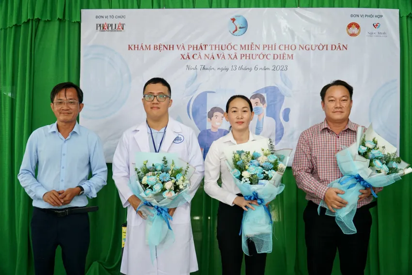 ‘Cùng ngư dân thắp sáng đèn trên biển’: Mong người dân có sức khỏe tốt, yên tâm bám biển ảnh 5