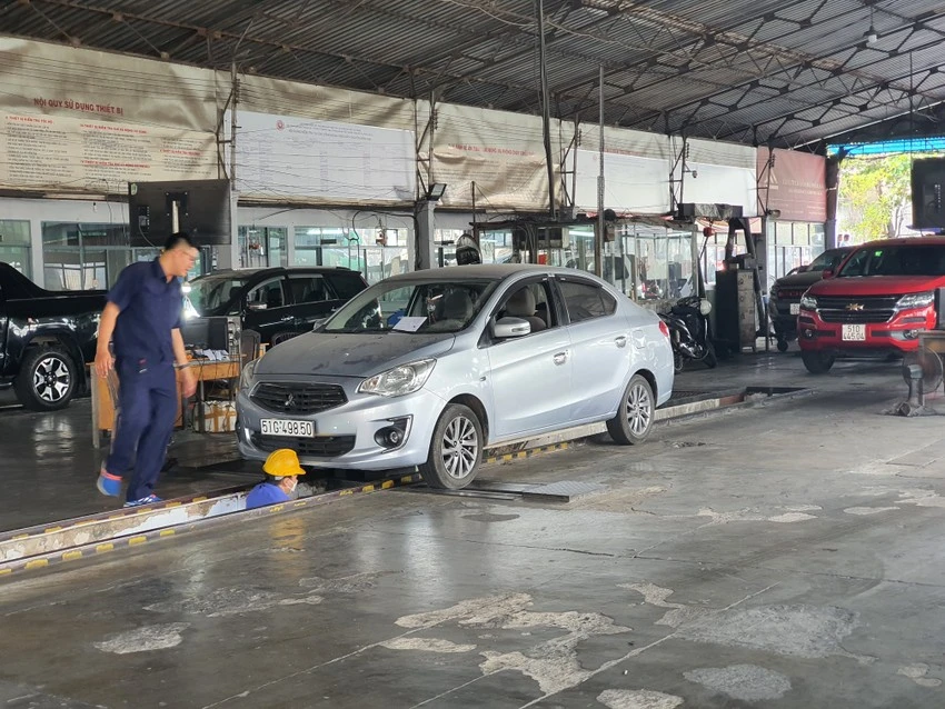 Một trung tâm đăng kiểm tại TP.HCM. Ảnh: THY NHUNG 1 đăng kiểm viên, 1 Phó Giám đốc Sở KH&ĐT TP.HCM bị kỷ luật, khai trừ ra khỏi đảng-trung-tam-dang-kiem-50-05v-tphcm-6174-1253